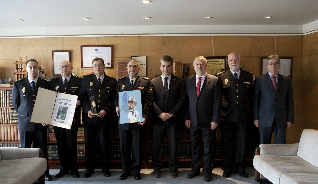 El director general de la Policía, don Ignacio Cosidó Gutiérrez, asistió a la entrega del premio “Asturiano del mes”, del diario La Nueva España, concedido a la Policía Científica de Oviedo.